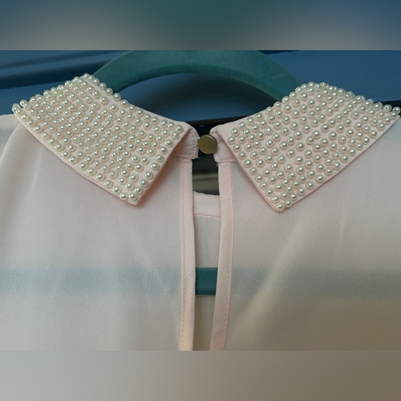 Pearl collar short sleeve pink blouse. So adorable! - Picture 5 of 7